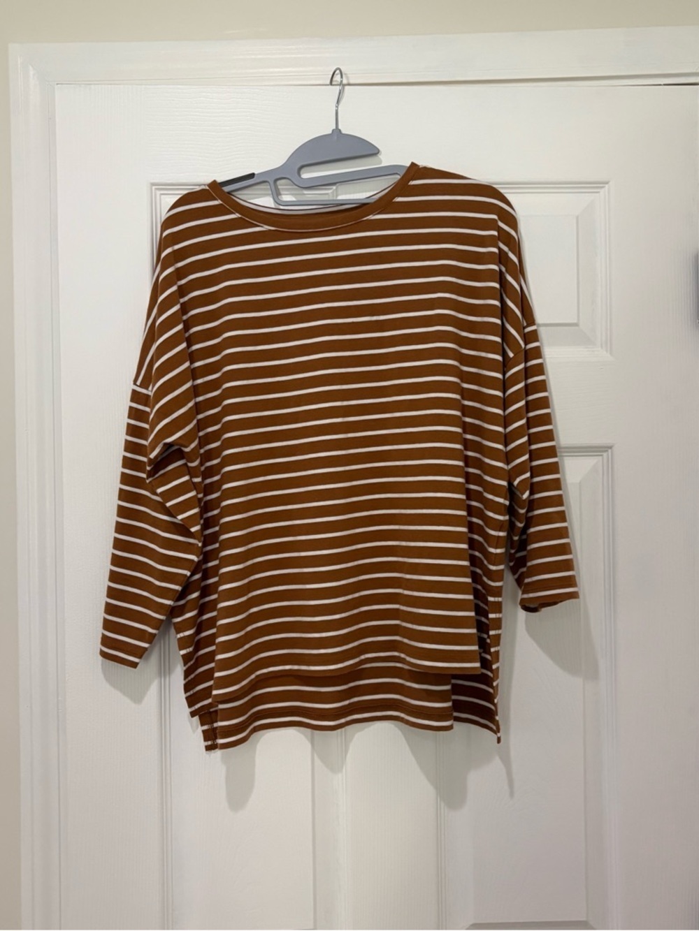 Orvis Women’s Medium Perfect Tee Pima Cotton Striped Brown & White Crewneck